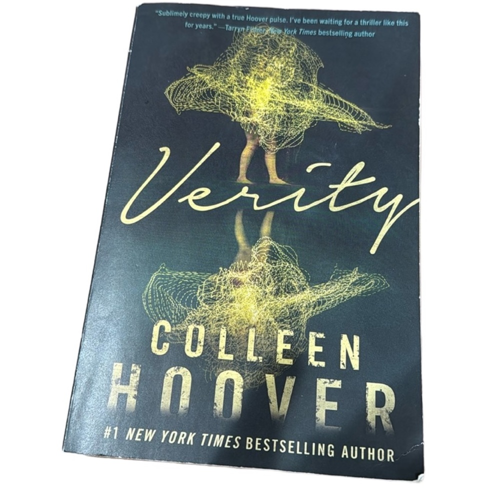 Book/Verity - by Colleen Hoover. Paperback. GUC.